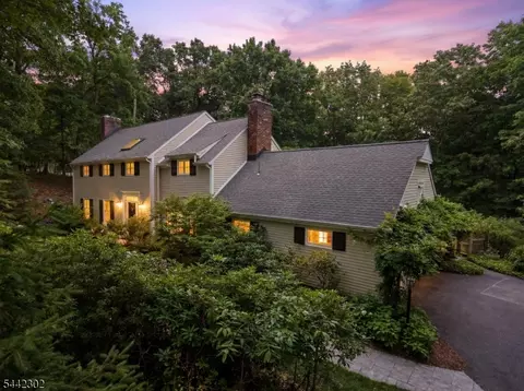 75 Green Hill Rd, Kinnelon, NJ 07405