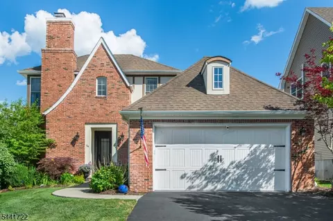 14 Bluffs Ct, Hamburg, NJ 07419