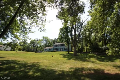 10 John Dr, Annandale, NJ 08801