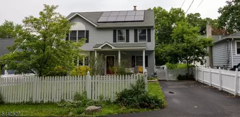 3 Wildwood Rd, Stanhope, NJ 07874