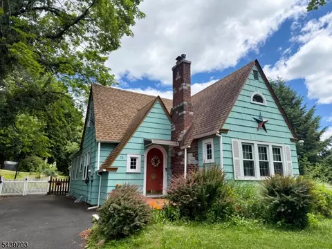 72 Hillcrest Rd, Watchung, NJ 07069