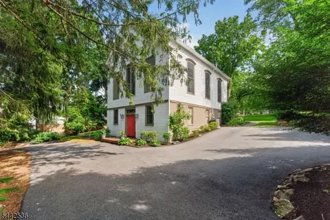 214 Race St, Pittstown, NJ 08867