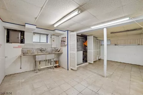 72 Lake Dr E, Wayne, NJ 07470 photo 22