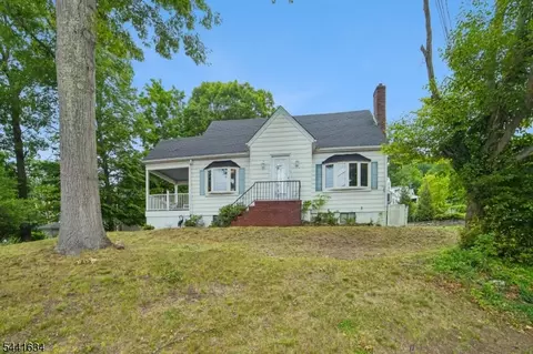 72 Lake Dr, Wayne, NJ 07470