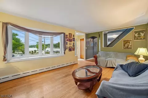 72 Lake Dr E, Wayne, NJ 07470 photo 7