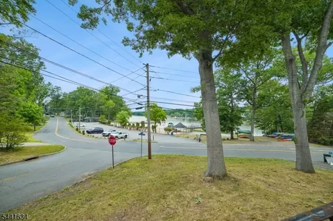 72 Lake Dr E, Wayne, NJ 07470 photo 34