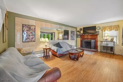 72 Lake Dr E, Wayne, NJ 07470 photo 5