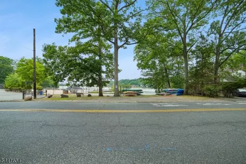 72 Lake Dr E, Wayne, NJ 07470 photo 35