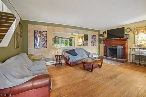 72 Lake Dr E, Wayne, NJ 07470 photo 4