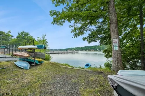 72 Lake Dr E, Wayne, NJ 07470 photo 33