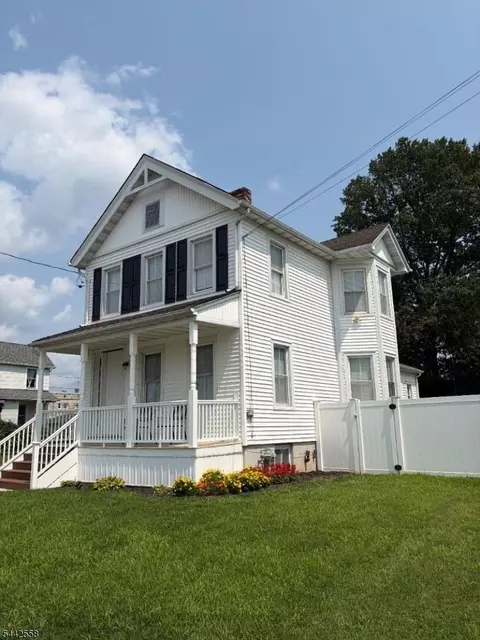 58 Thompson St, Raritan, NJ 08869