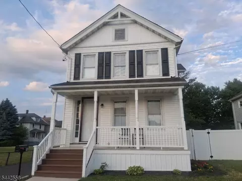 58 Thompson St, Raritan, NJ 08869