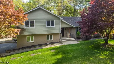 16 Tumbling Brook Rd, Towaco, NJ 07082