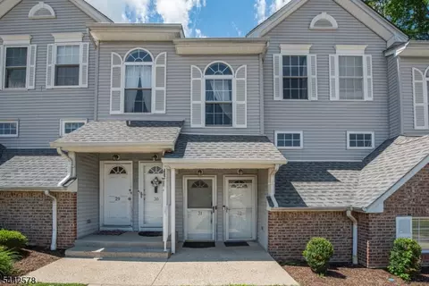 31 Victory Ct, Dover, NJ 07801
