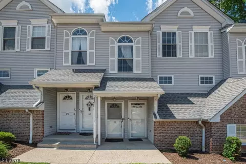 31 Victory Ct, Dover, NJ 07801