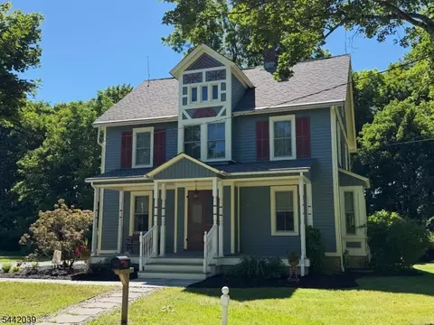 689 Bartley Rd, Chester, NJ 07930
