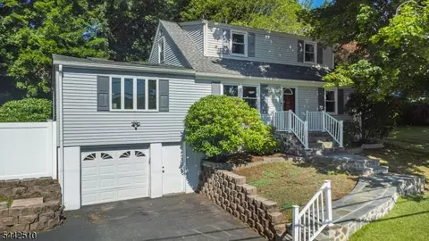 27 Mountain Rd, Rockaway, NJ 07866