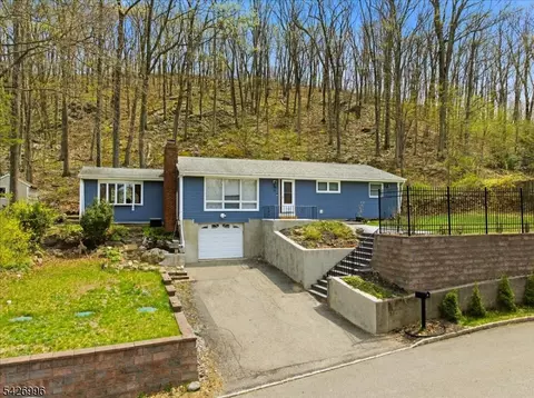 9 Hartung Ave, Riverdale, NJ 07457