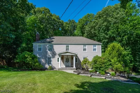 11 Laurel Ln, Morris Plains, NJ 07950