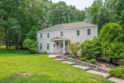 11 Laurel Ln, Morris Plains, NJ 07950