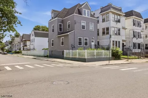 44 Fabyan Pl, Newark, NJ 07108