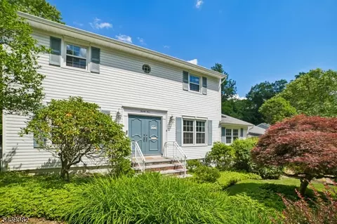 25 Tremont Ter, Livingston, NJ 07039
