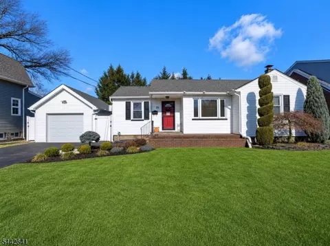 55 14th Ave, Elmwood Park, NJ 07407
