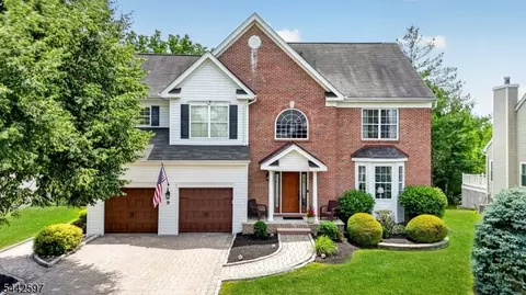 9 Summerfield Dr, Princeton, NJ 08540