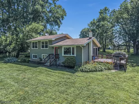 106 Oak Summit Rd, Frenchtown, NJ 08825