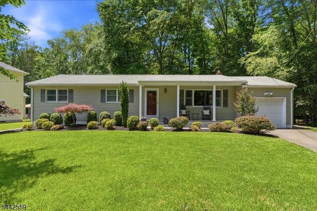 28 Delbrook Rd, Morris Plains, NJ 07950
