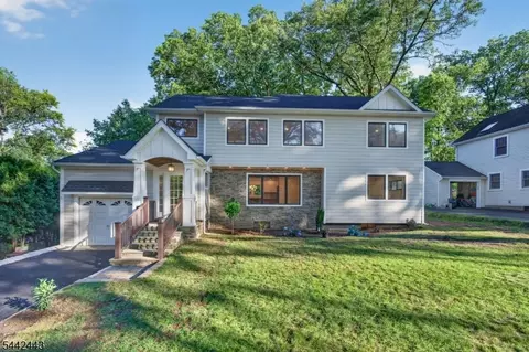 2 Garden Ct, Hohokus Boro, NJ 07423