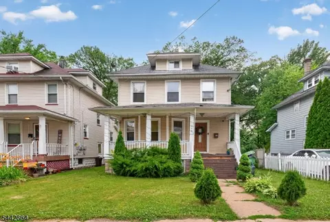 416 Pine St, Roselle, NJ 07203