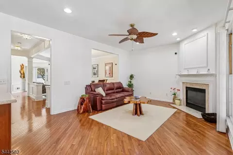 5 Scarlet Oak Ln, Paramus, NJ 07652 photo 11