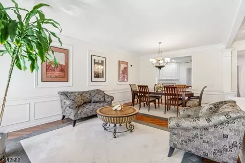 5 Scarlet Oak Ln, Paramus, NJ 07652 photo 3