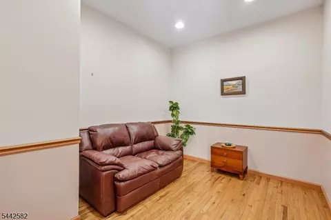 5 Scarlet Oak Ln, Paramus, NJ 07652 photo 17