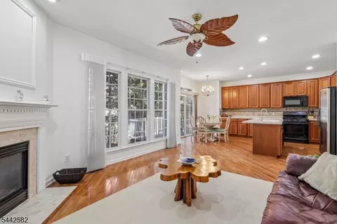 5 Scarlet Oak Ln, Paramus, NJ 07652 photo 2