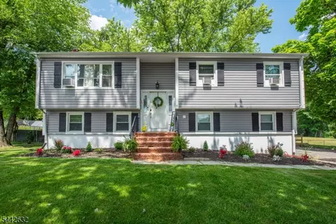 6 Parkview Dr, Hackettstown, NJ 07840