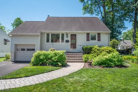 3 Maple Ln, Lake Hiawatha, NJ 07034