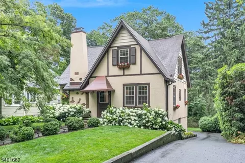 5 Tysley St, Basking Ridge, NJ 07920