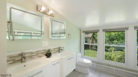 Bath - 1399 Birch Hill Rd, Mountainside, NJ 07092 photo 1 of 2
