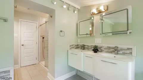 Bath - 1399 Birch Hill Rd, Mountainside, NJ 07092 photo 2 of 2