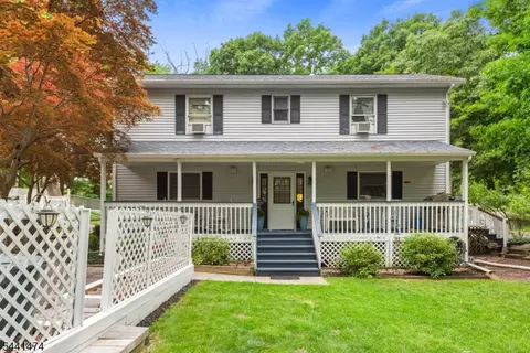 136 Jefferson Trl, Hopatcong, NJ 07843