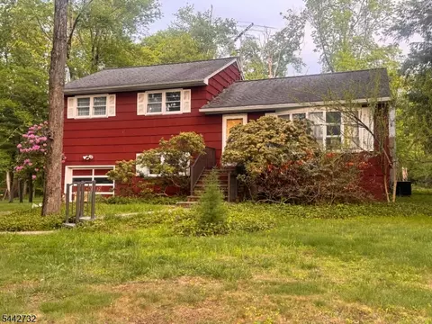 74 Dean Rd, Mendham, NJ 07945