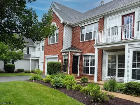305 Amberleigh Dr, Pennington, NJ 08534