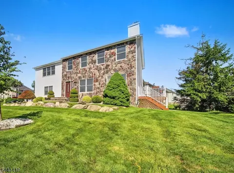 41 Nicole Ln, Parsippany, NJ 07054