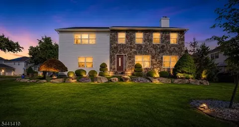 41 Nicole Ln, Parsippany, NJ 07054