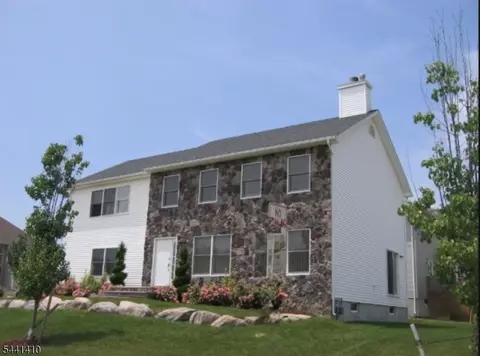 41 Nicole Ln, Parsippany, NJ 07054