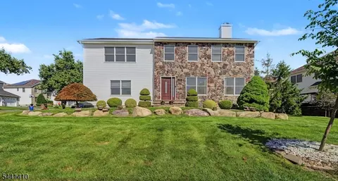 41 Nicole Ln, Parsippany, NJ 07054