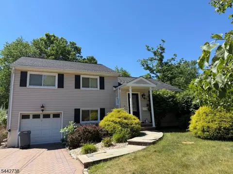 67 W Mcclellan Ave, Livingston, NJ 07039