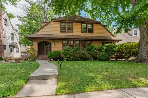 529 Wyndham Rd, Teaneck, NJ 07666